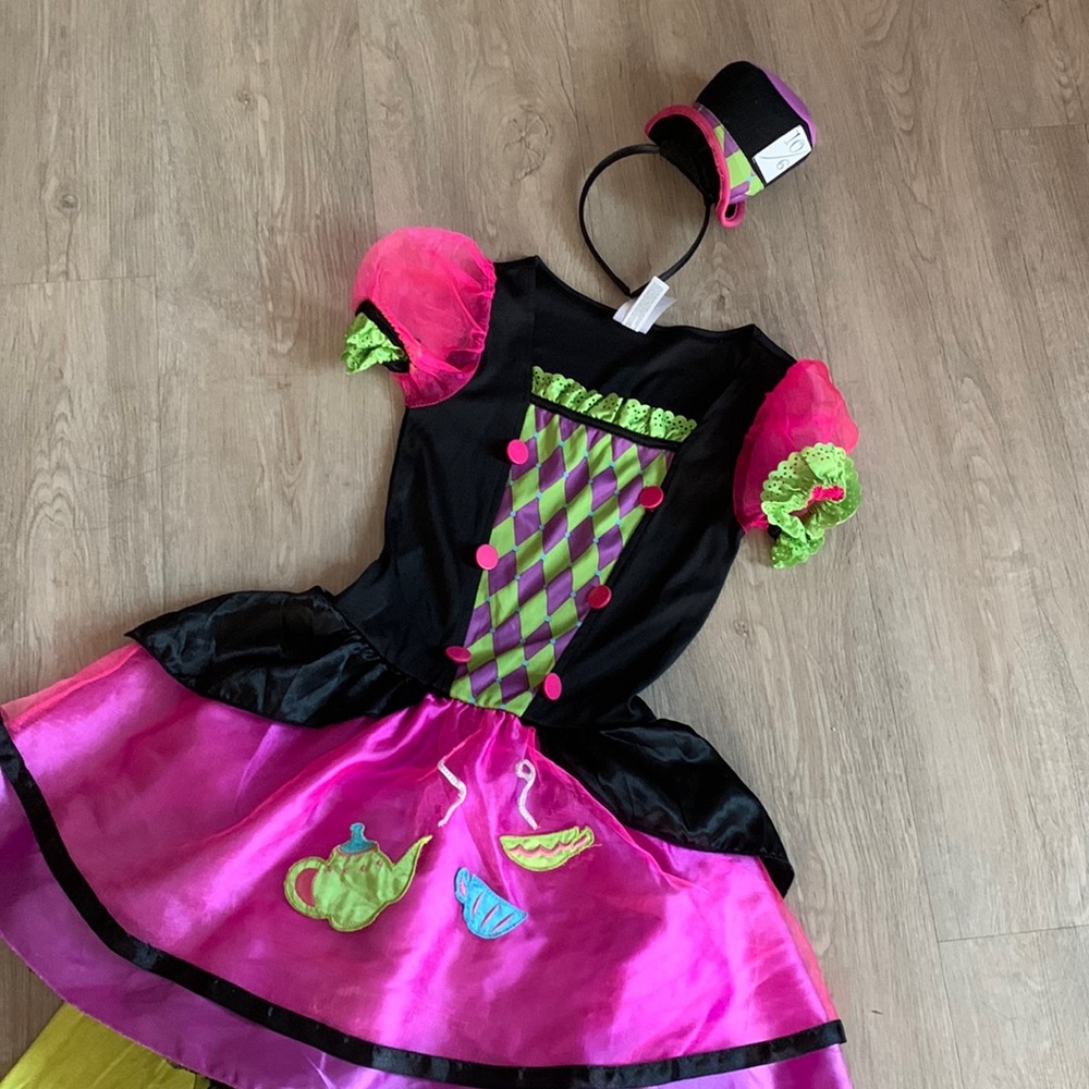 Disney Mad Hater costume size medium?